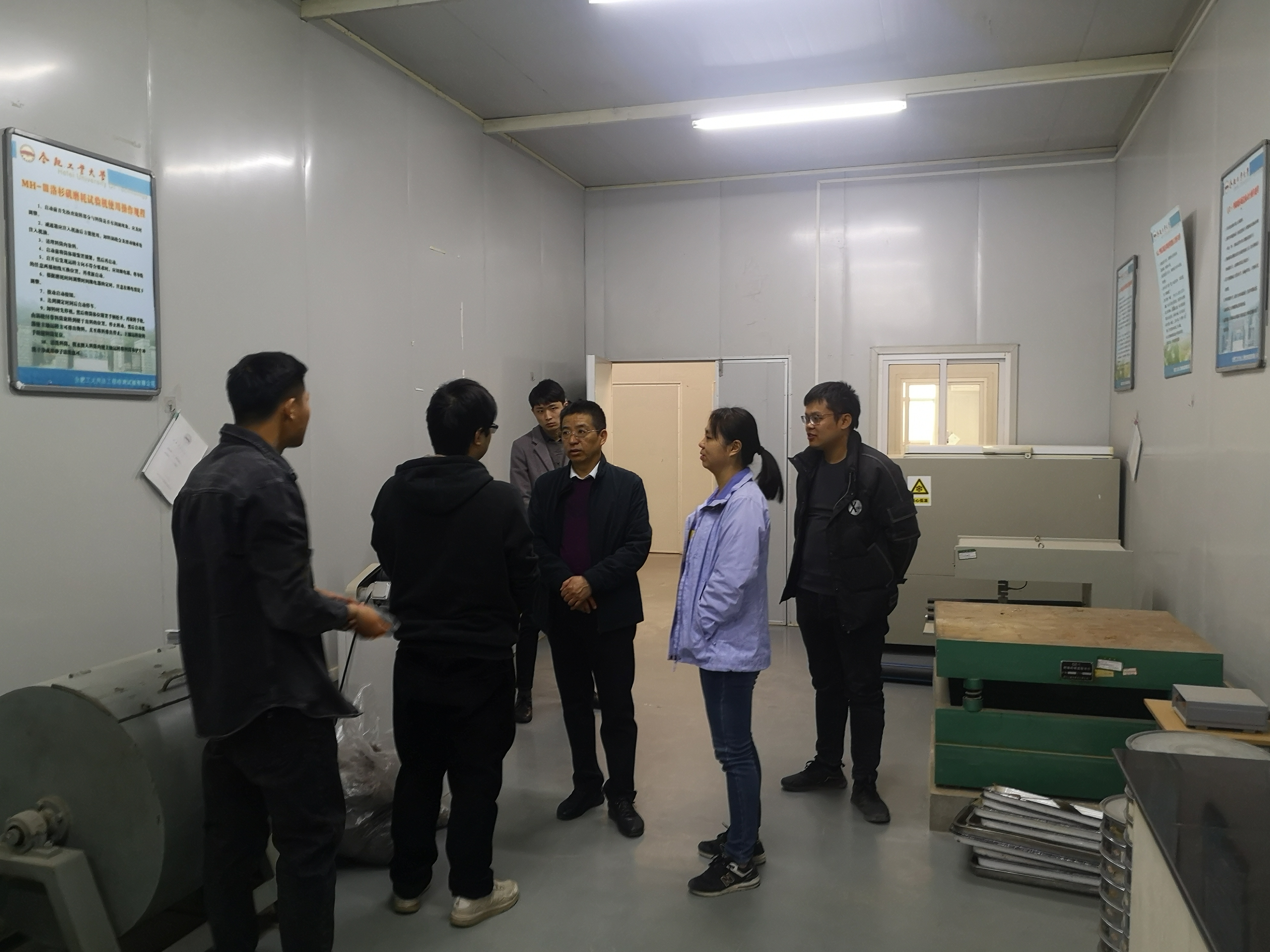 公司副总经理郭建营赴建材室检查指导